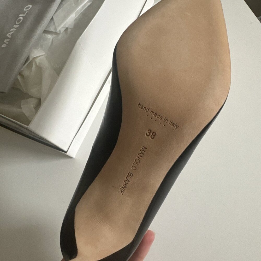 Manolo Blahnik BB Pointed Toe Pump 90 - Picture 5 of 10